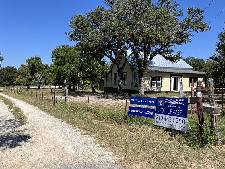 9 Upper Balcones Rd, Boerne, TX à louer - Photo principale - Image 1 de 5