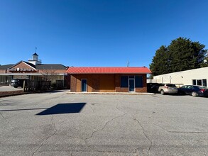 233 Biltmore Ave, Asheville, NC à louer Photo intérieure- Image 2 de 13