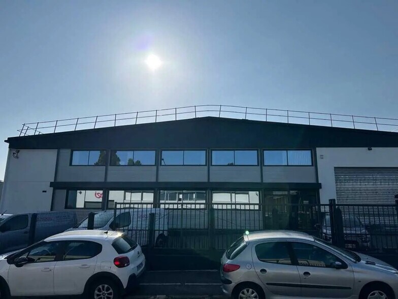 Bureau dans Morangis à louer - Photo du bâtiment - Image 3 de 9