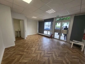 Rue Leon Desoyer, Saint-Germain-en-Laye for lease Interior Photo- Image 2 of 5