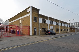 Plus de détails pour 11-15 Gibbins Rd, Londres - Industriel à louer