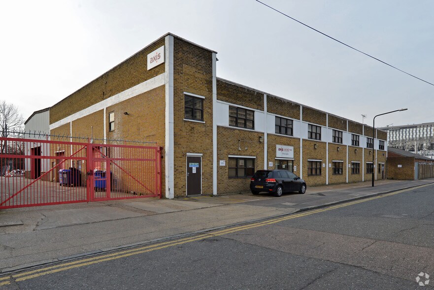 11-15 Gibbins Rd, London for lease - Primary Photo - Image 1 of 4