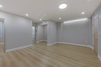435 N Roxbury Dr, Beverly Hills, CA for lease Interior Photo- Image 1 of 8