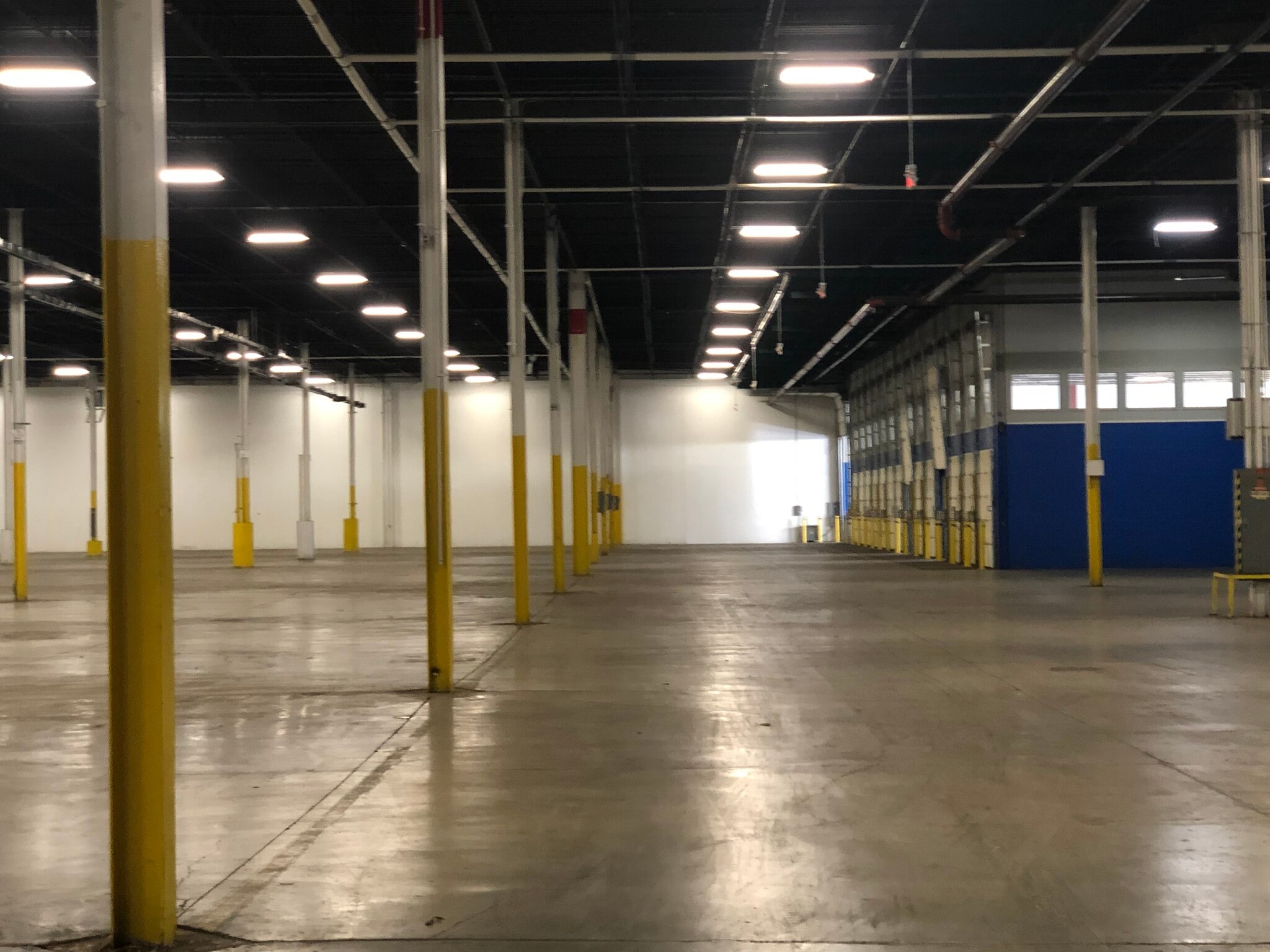 1717 W Harvester Rd, West Chicago, IL à louer Photo intérieure- Image 1 de 3