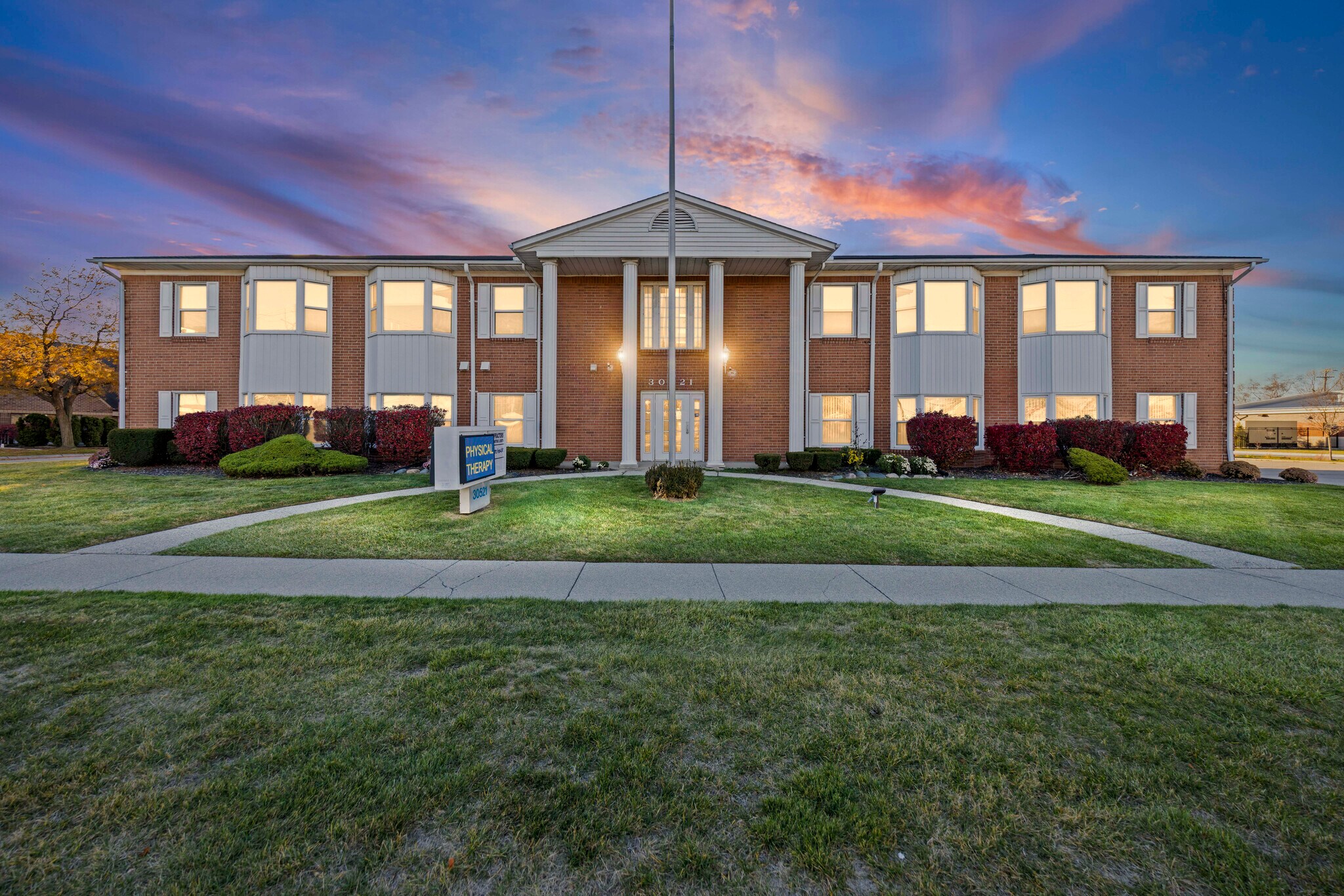 30521 Schoenherr Rd, Warren, MI for lease Primary Photo- Image 1 of 32