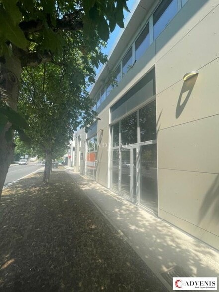 1 Avenue De Bordeaux, Carbon-Blanc for sale - Building Photo - Image 2 of 3