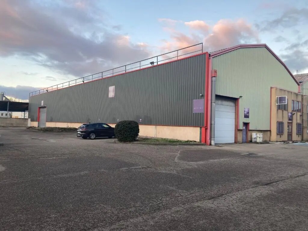 Industriel dans Vénissieux à louer Photo du bâtiment- Image 1 de 8