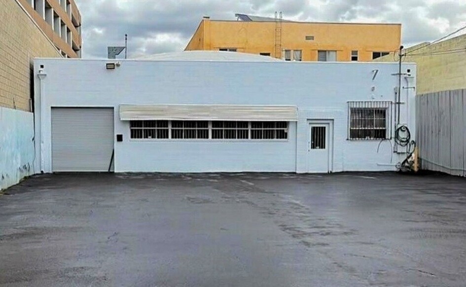 235 W 24th St, Los Angeles, CA for lease Building Photo- Image 1 of 3