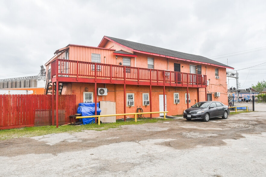 2417 McCarty St, Houston, TX for sale - Building Photo - Image 1 of 4