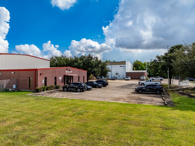 1109 Howard St, Deer Park, TX à louer - Photo du bâtiment - Image 3 de 5