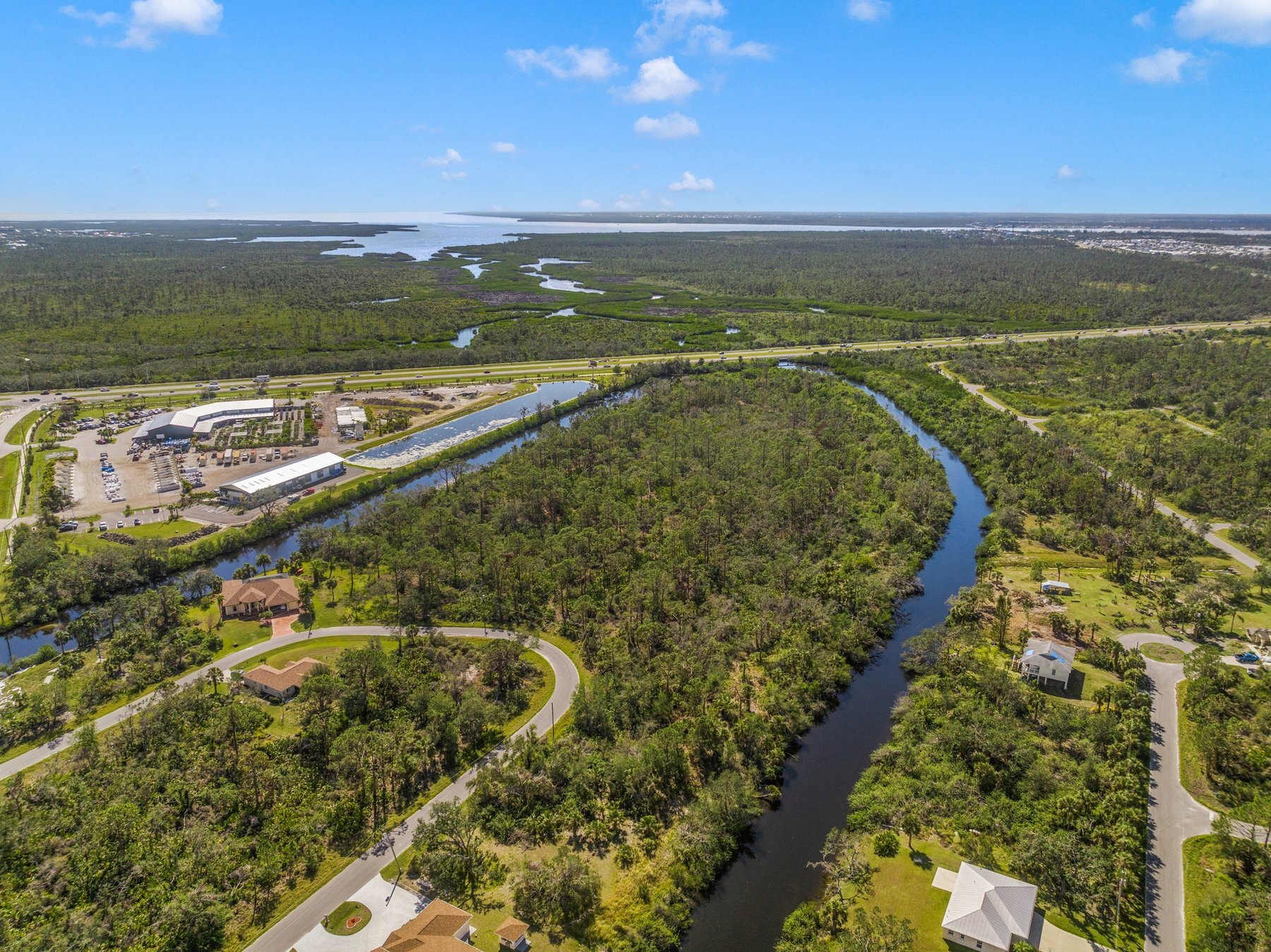 2249 Private Cir, Port Charlotte, FL à vendre Photo du bâtiment- Image 1 de 15