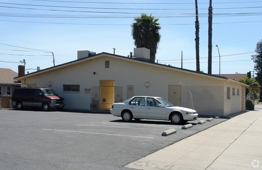 243-245 N 10th St, Santa Paula, CA for lease - Building Photo - Image 2 of 2