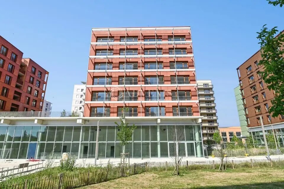 Retail in Saint-Ouen-sur-Seine for lease Building Photo- Image 1 of 26