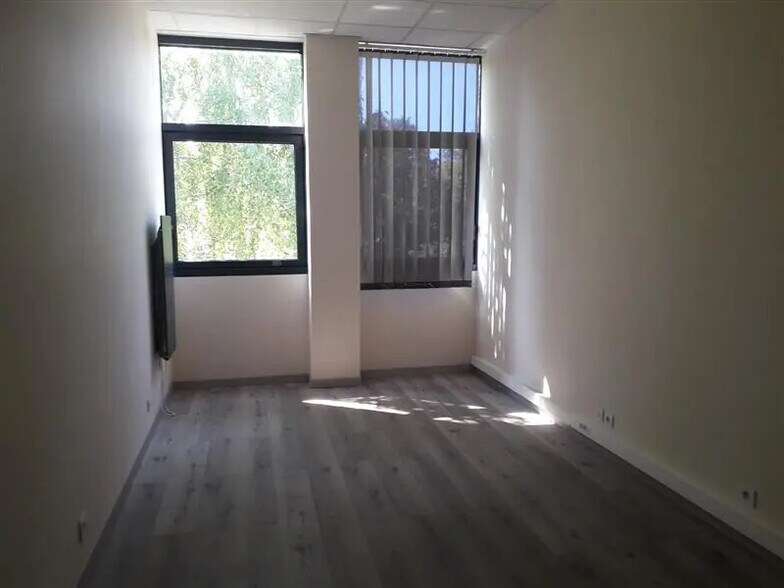 Office in Lognes for lease - Interior Photo - Image 2 of 7