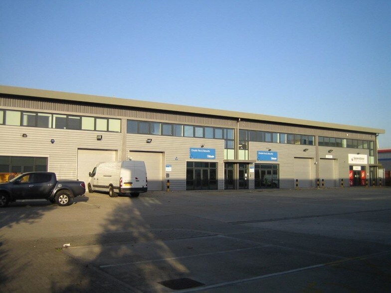 4 Commerce Way, Croydon à louer - Photo du bâtiment - Image 1 de 2