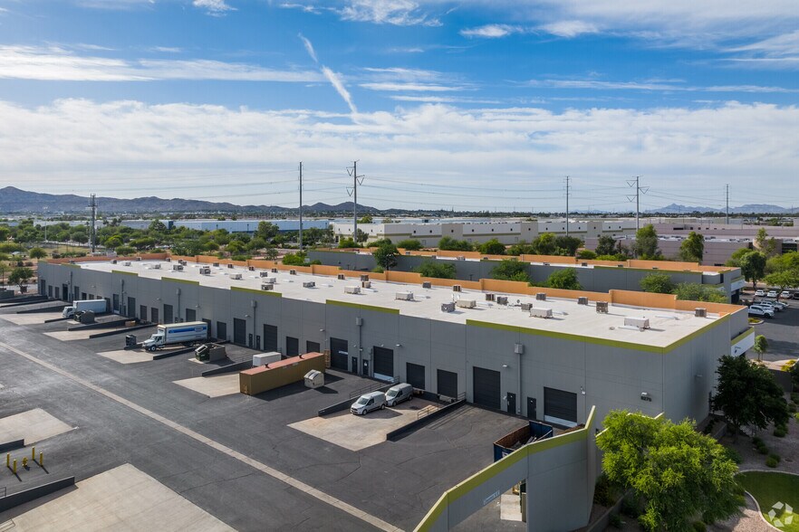 8350 S Kyrene Rd, Tempe, AZ à louer - Photo du bâtiment - Image 2 de 5