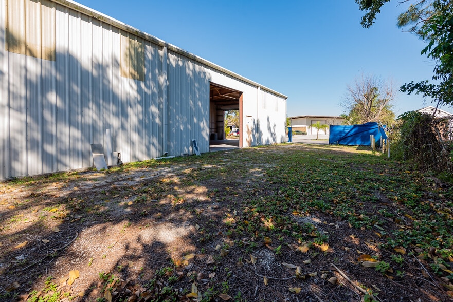 420 NE 3rd Ave, Cape Coral, FL à louer - Photo du bâtiment - Image 2 de 22