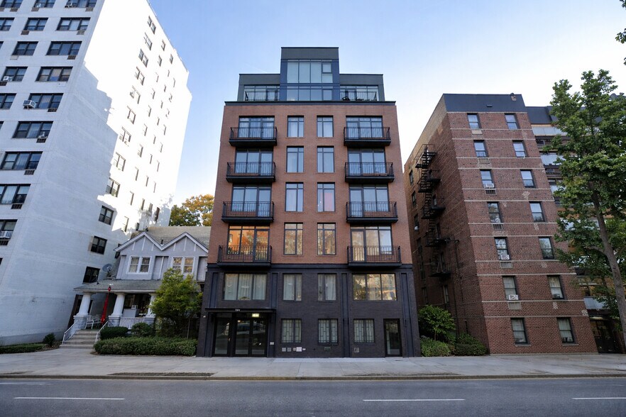 1191 Ocean Ave, Brooklyn, NY à vendre - Photo du bâtiment - Image 2 de 17