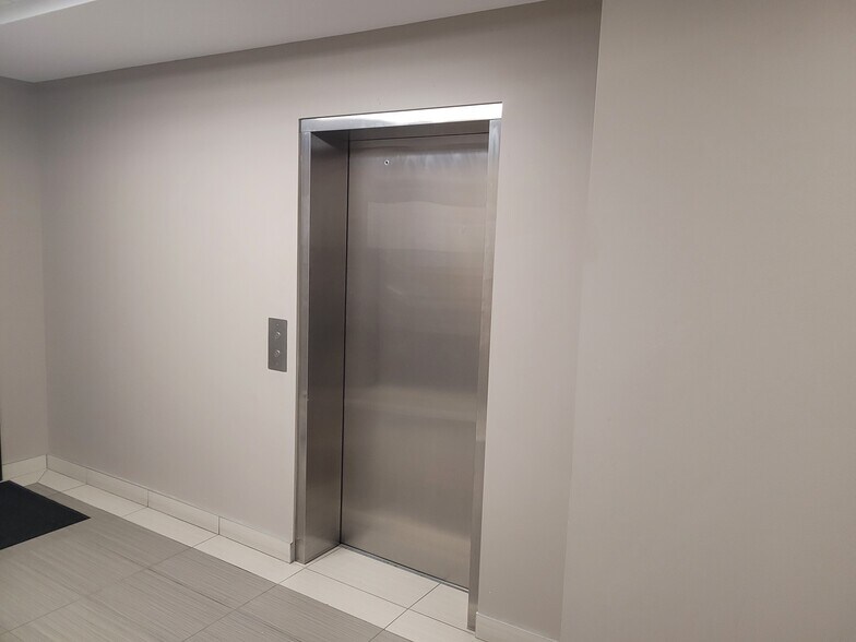 5135-5169 Rue Jean-Talon E, Montréal, QC for lease - Interior Photo - Image 2 of 8