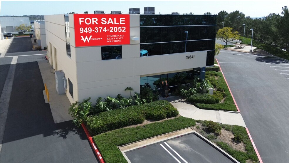19641 Descartes, Foothill Ranch, CA à vendre - Photo du bâtiment - Image 3 de 13