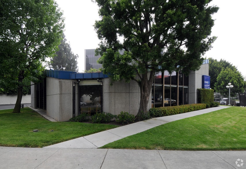 4333 Wilshire Blvd, Los Angeles, CA for sale - Building Photo - Image 2 of 6