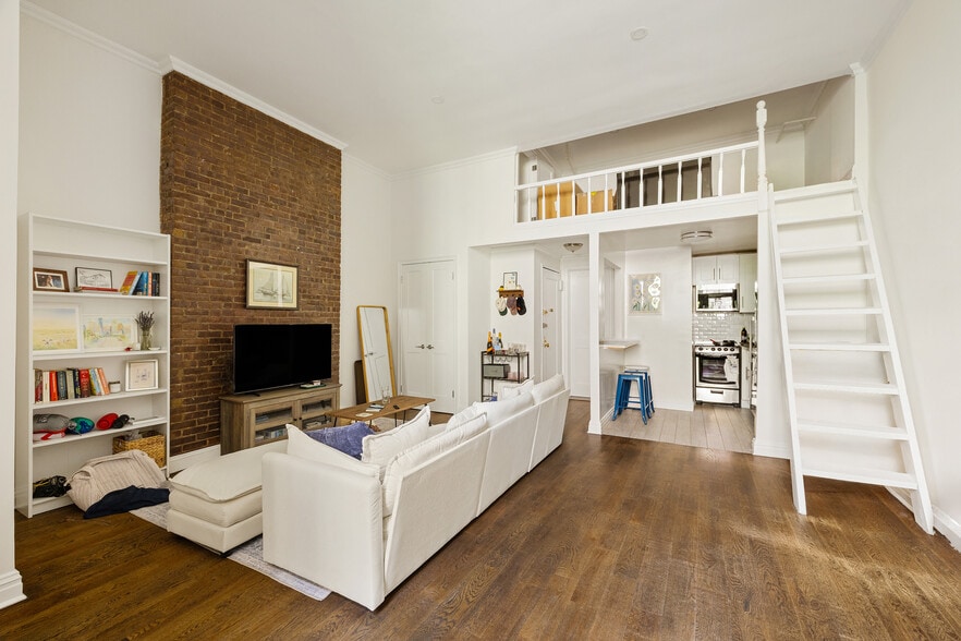 37 W 71st St, New York, NY à vendre - Photo intérieure - Image 2 de 10