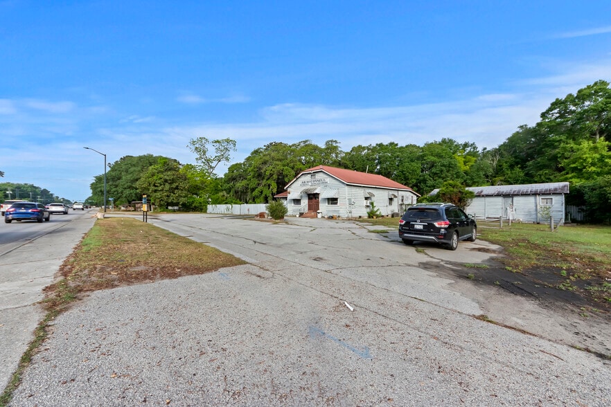 2726 N Us-17 Hwy, Mount Pleasant, SC for sale - Building Photo - Image 2 of 5