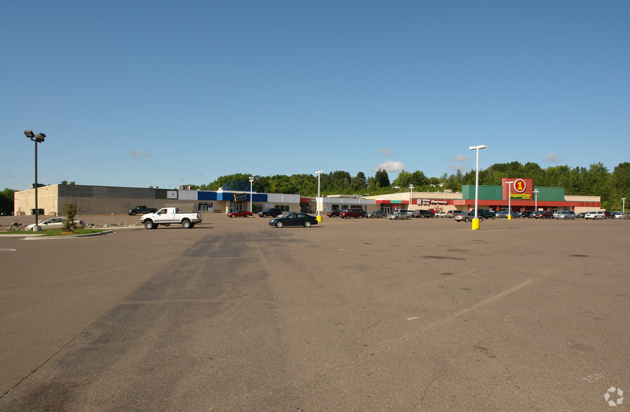 130 Lumberjack Mall, Cloquet, MN à vendre - Photo principale - Image 1 de 1