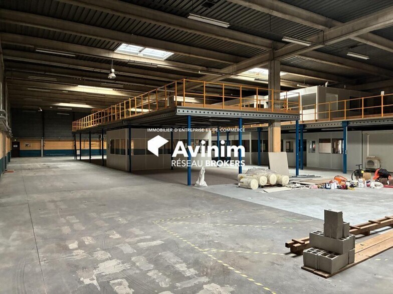 Industrial in Vitrolles for lease - Interior Photo - Image 2 of 9