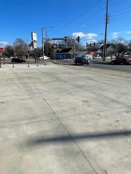 1843 Massachusetts St, Lawrence, KS à vendre - Photo du bâtiment - Image 3 de 5