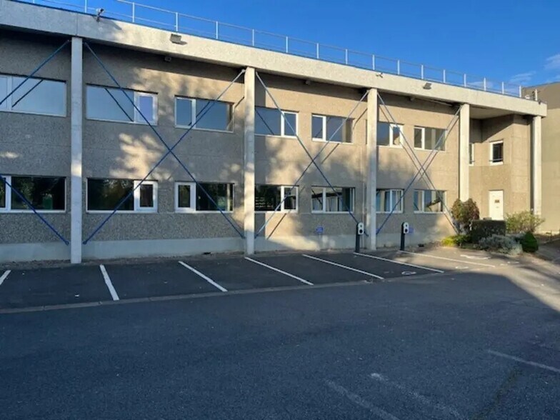 Industriel dans Saint-Thibault-des-Vignes à louer - Photo du bâtiment - Image 3 de 15