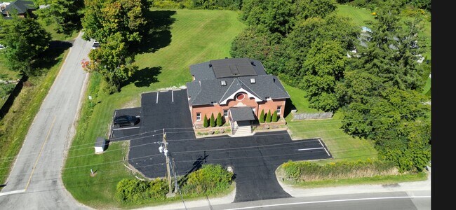 Plus de détails pour 320 Pefferlaw Rd, Georgina, ON - Multi-résidentiel à vendre