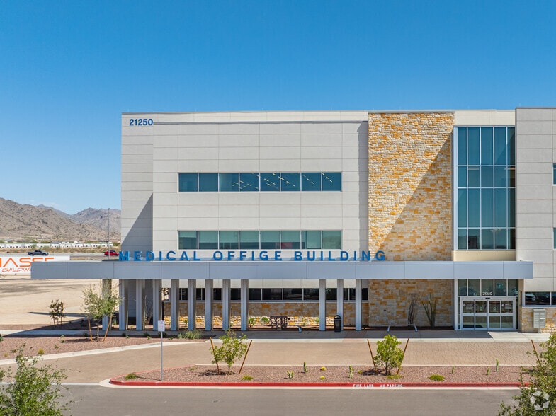 21250 W Roosevelt St, Buckeye, AZ à louer - Photo du bâtiment - Image 2 de 6