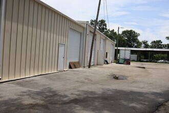 7301-7303 Rowlett Park Dr, Tampa, FL for lease Building Photo- Image 1 of 1