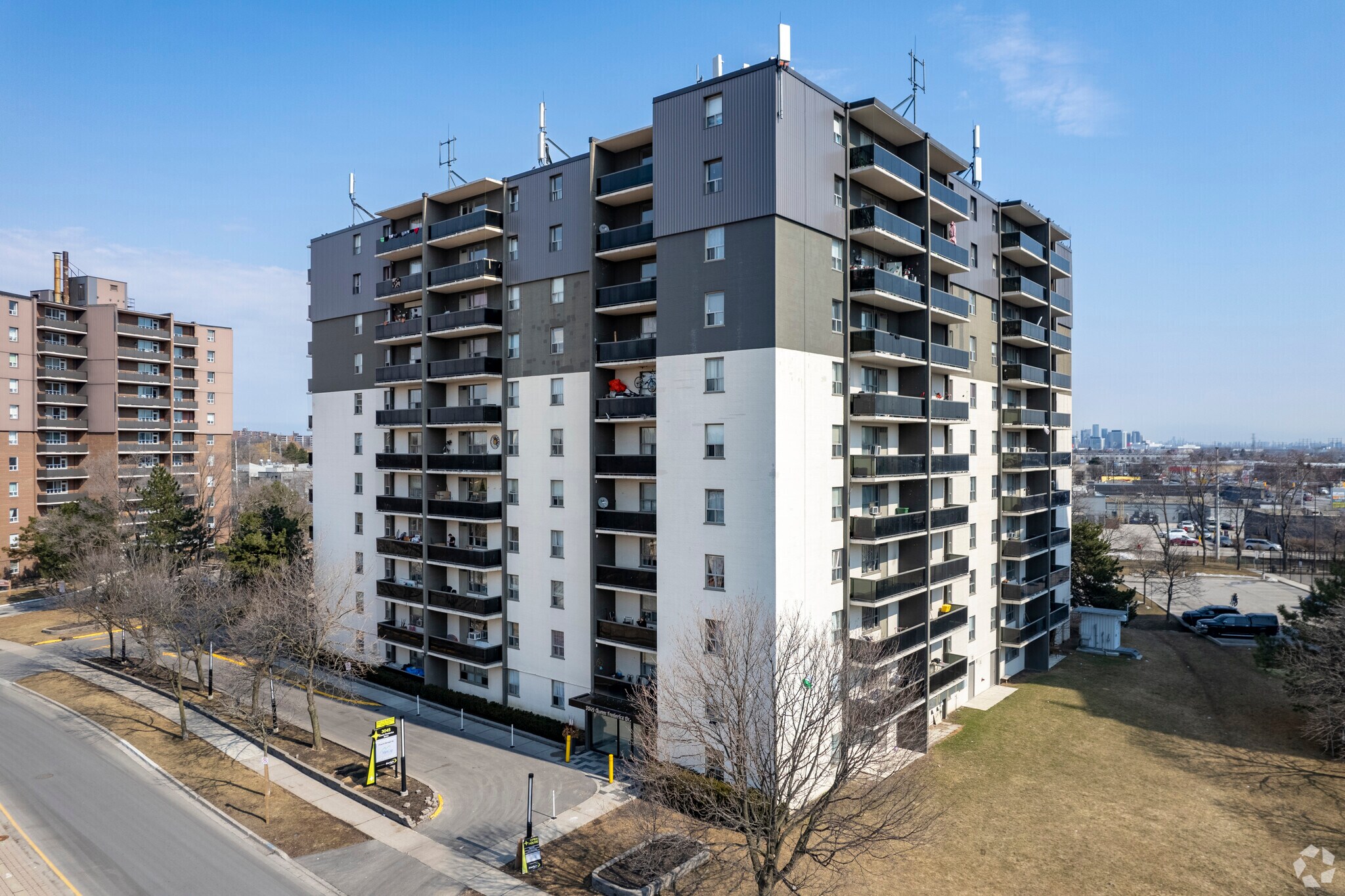 3045 Queen Frederica Dr, Mississauga, ON à vendre Photo principale- Image 1 de 1