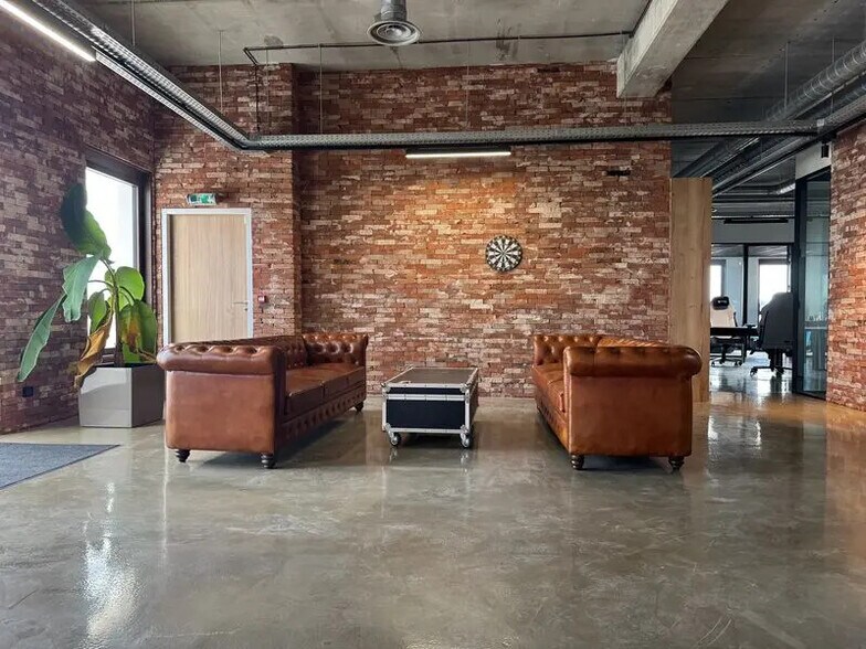 Office in Genas for sale - Building Photo - Image 1 of 17