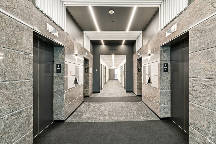 7100 Rue Jean-Talon E, Montréal, QC for lease - Interior Photo - Image 3 of 8
