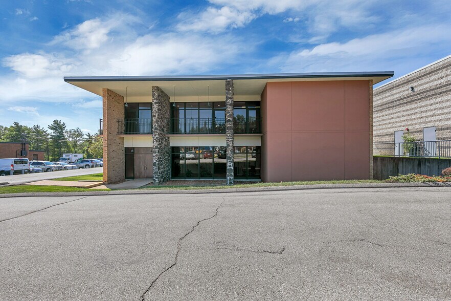 9920 Watson Rd, Crestwood, MO à louer - Photo du bâtiment - Image 2 de 4