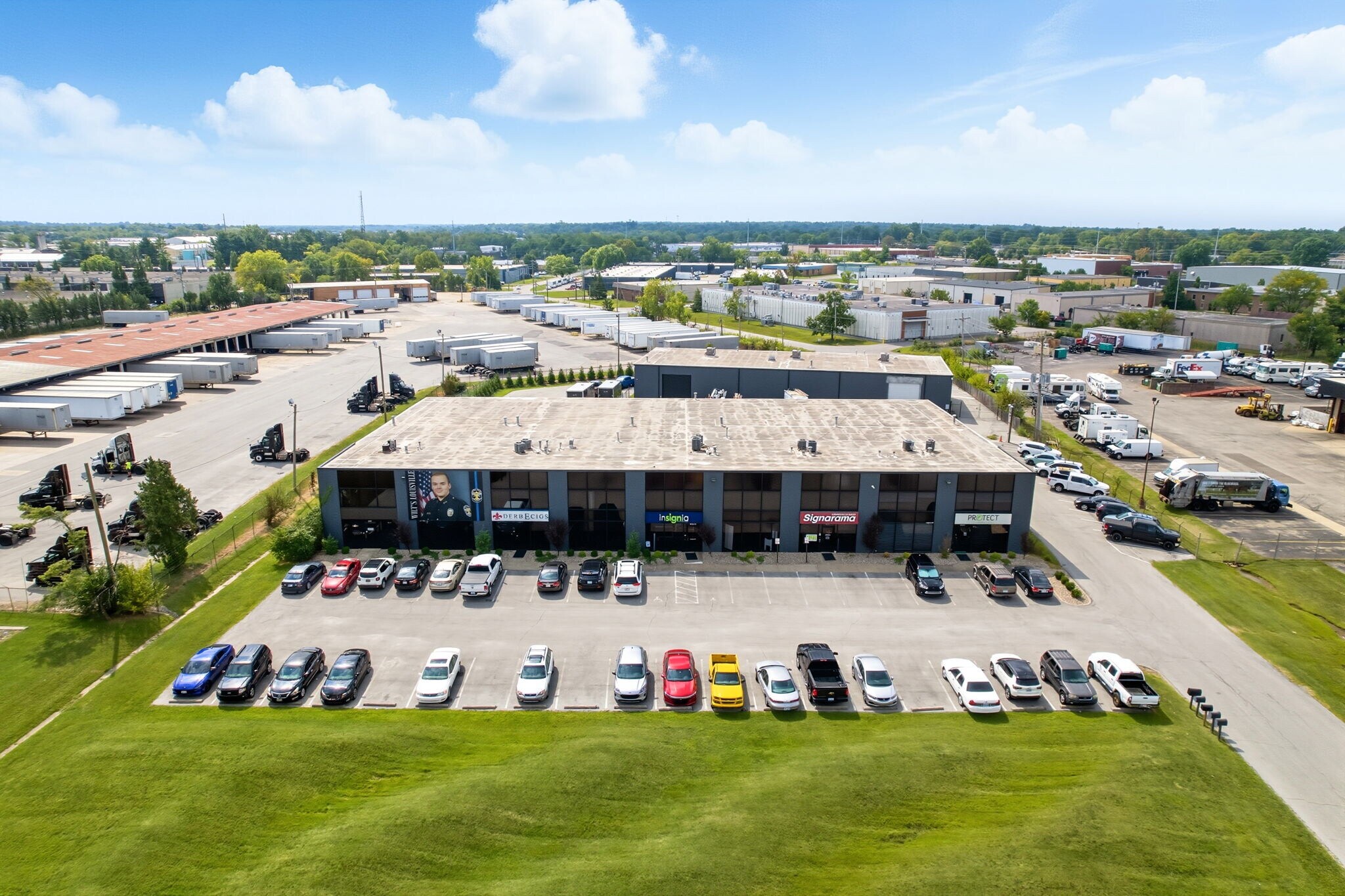 9822-9826 Bluegrass Pky, Louisville, KY à vendre Photo du bâtiment- Image 1 de 1