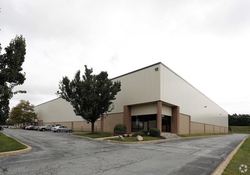 15 Boulden Cir, New Castle, DE for lease - Primary Photo - Image 1 of 6