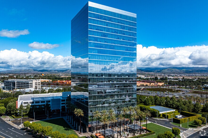 400 Spectrum Center Dr, Irvine, CA à louer - Photo du bâtiment - Image 2 de 49