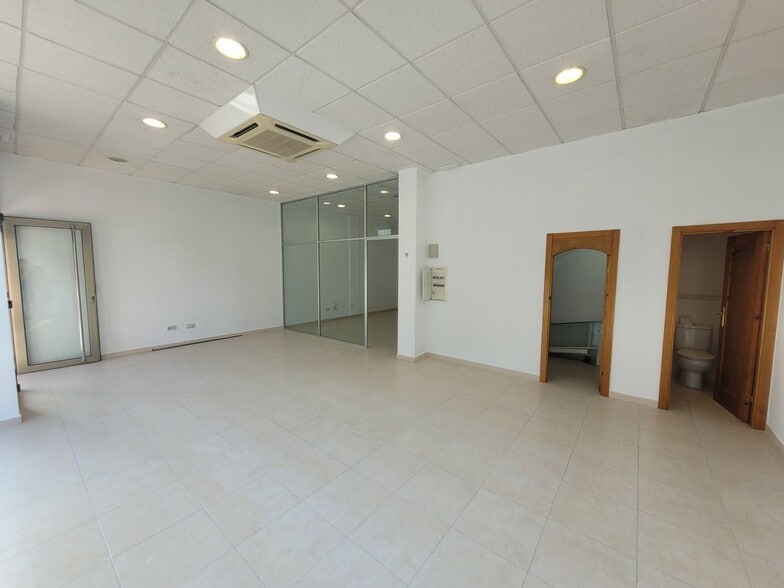 Rúa Do Valiño, 6, Santiago de Compostela, La Coruna for lease - Interior Photo - Image 2 of 12
