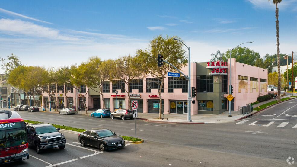 8601-8621 Santa Monica Blvd, West Hollywood, CA à louer - Photo du bâtiment - Image 1 de 9