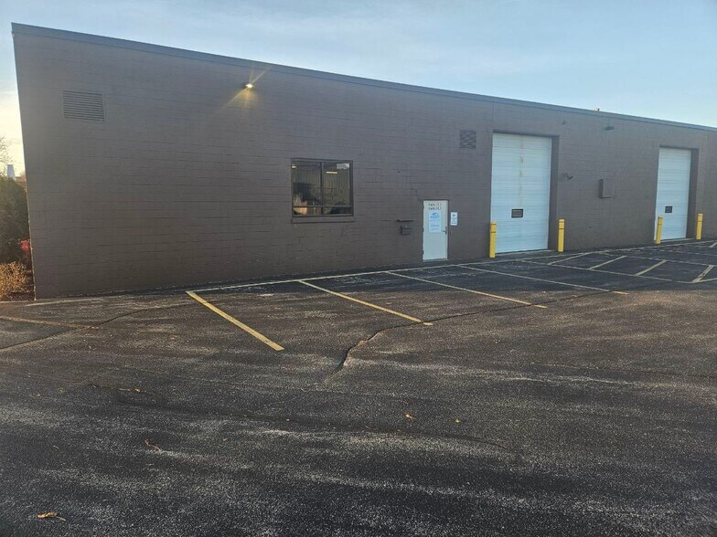3049 Ramada Way, Green Bay, WI à louer - Photo du bâtiment - Image 3 de 17