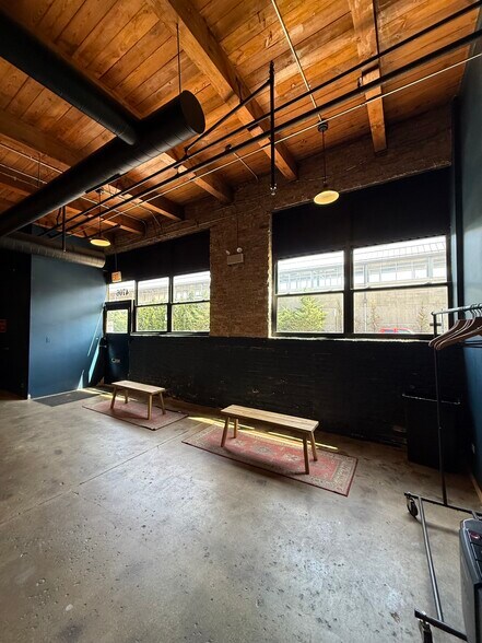 4700 N Ravenswood Ave, Chicago, IL à louer - Photo du bâtiment - Image 3 de 10
