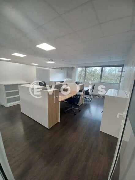 Office in Collégien for lease - Interior Photo - Image 1 of 7