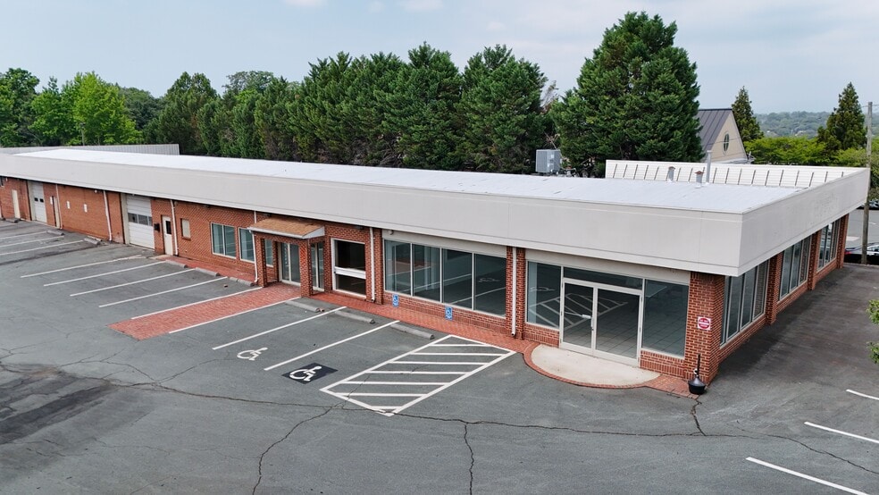 1389 Richmond Rd, Charlottesville, VA for lease - Building Photo - Image 2 of 4
