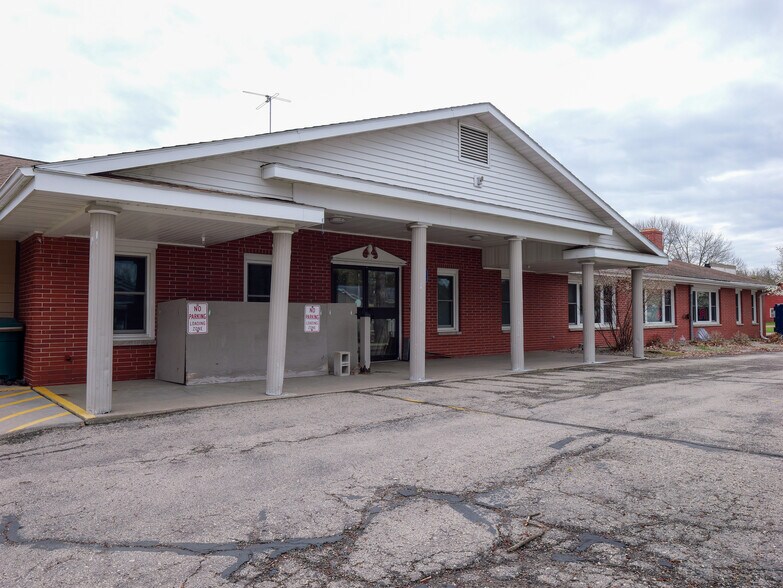 165 S Chet Krause Dr, Iola, WI à vendre - Photo du bâtiment - Image 3 de 27