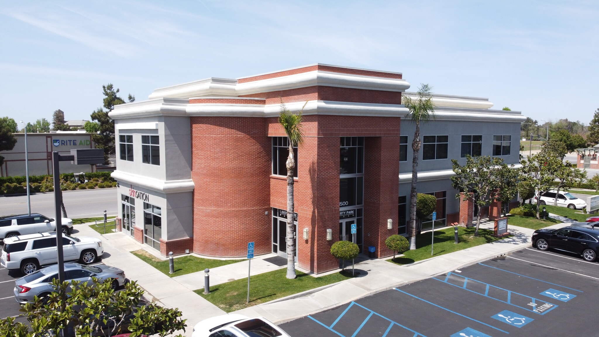 1500 Haggin Oaks Blvd, Bakersfield, CA for lease Primary Photo- Image 1 of 7