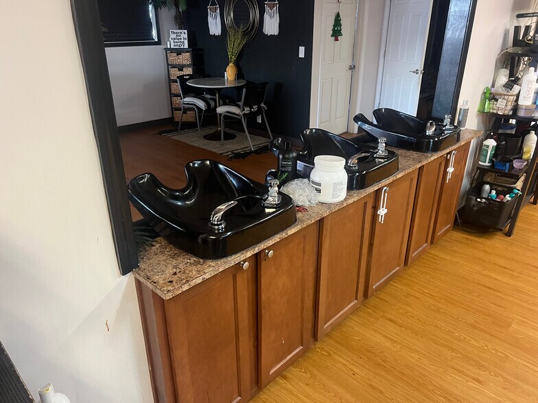 4211-4215 Cane Run Rd, Louisville, KY à louer - Photo du bâtiment - Image 3 de 9